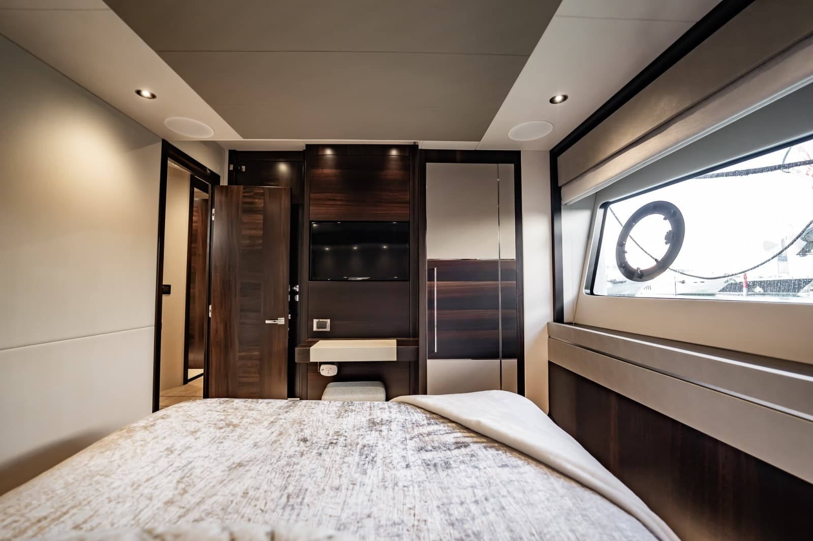 2025 Sunseeker 76 Yacht