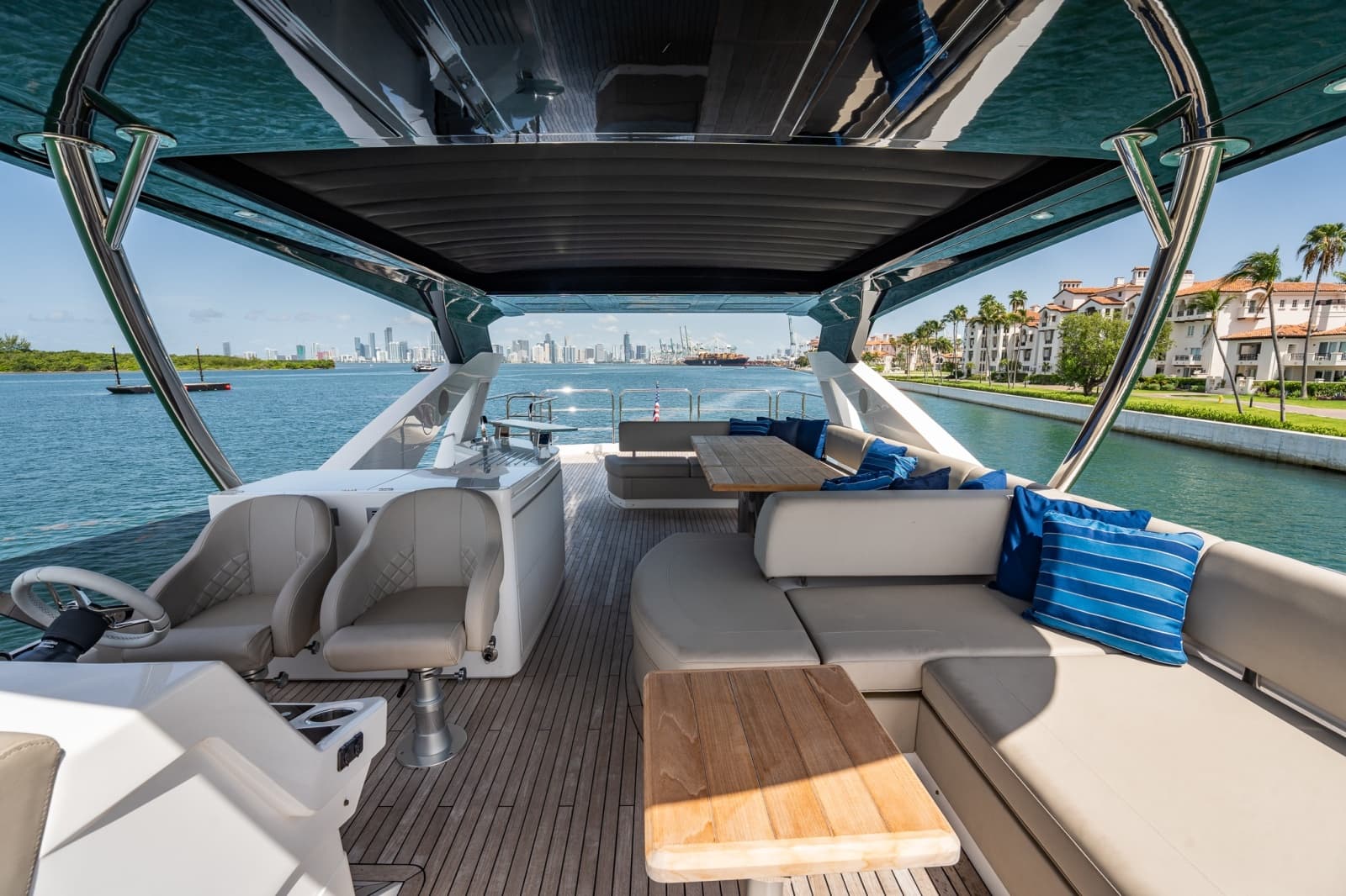 2025 Sunseeker 76 Yacht