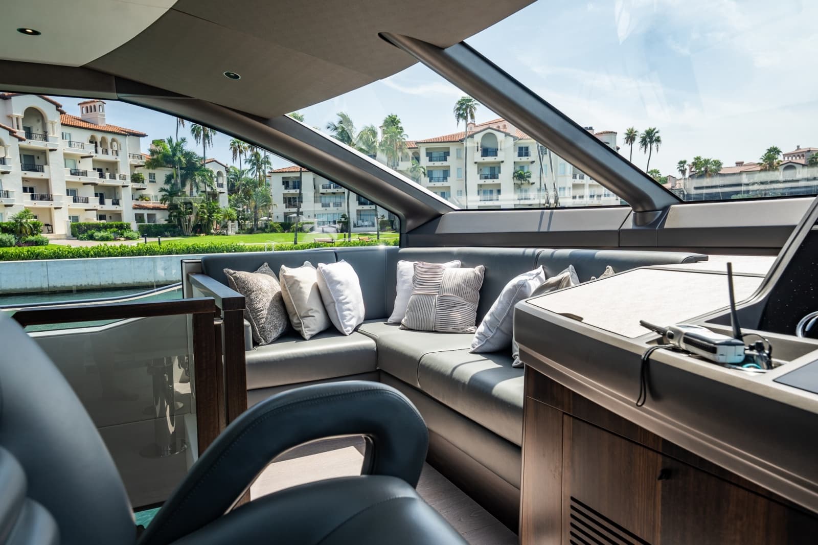 2025 Sunseeker 76 Yacht