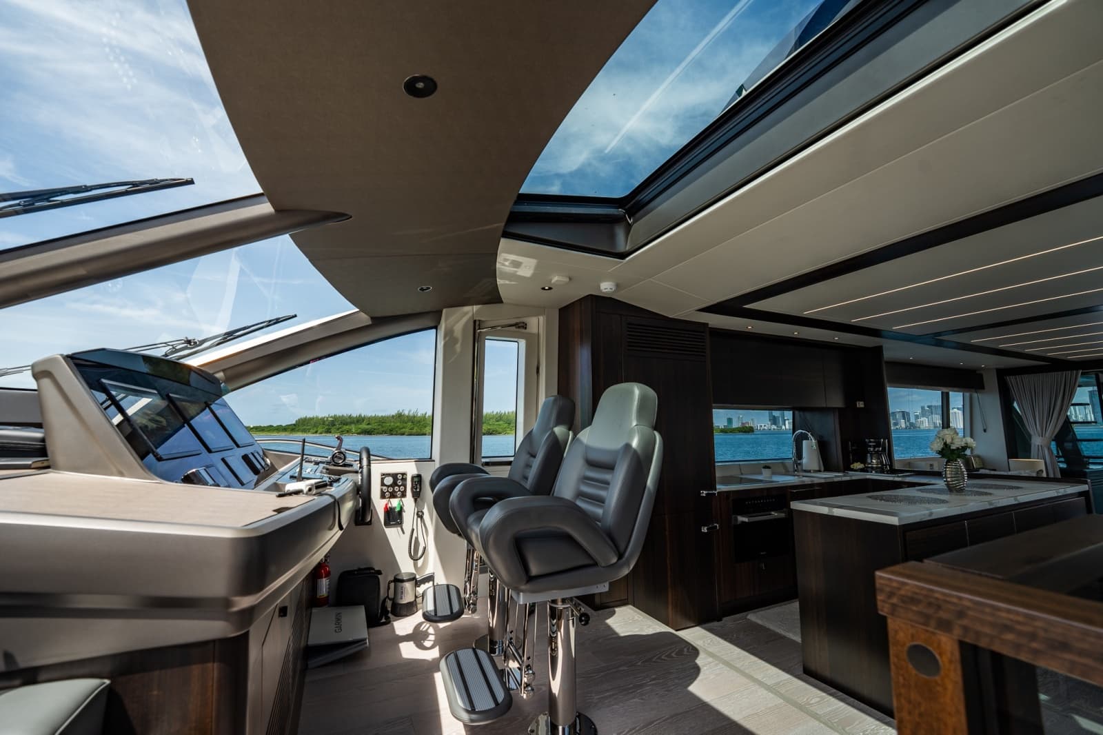 2025 Sunseeker 76 Yacht