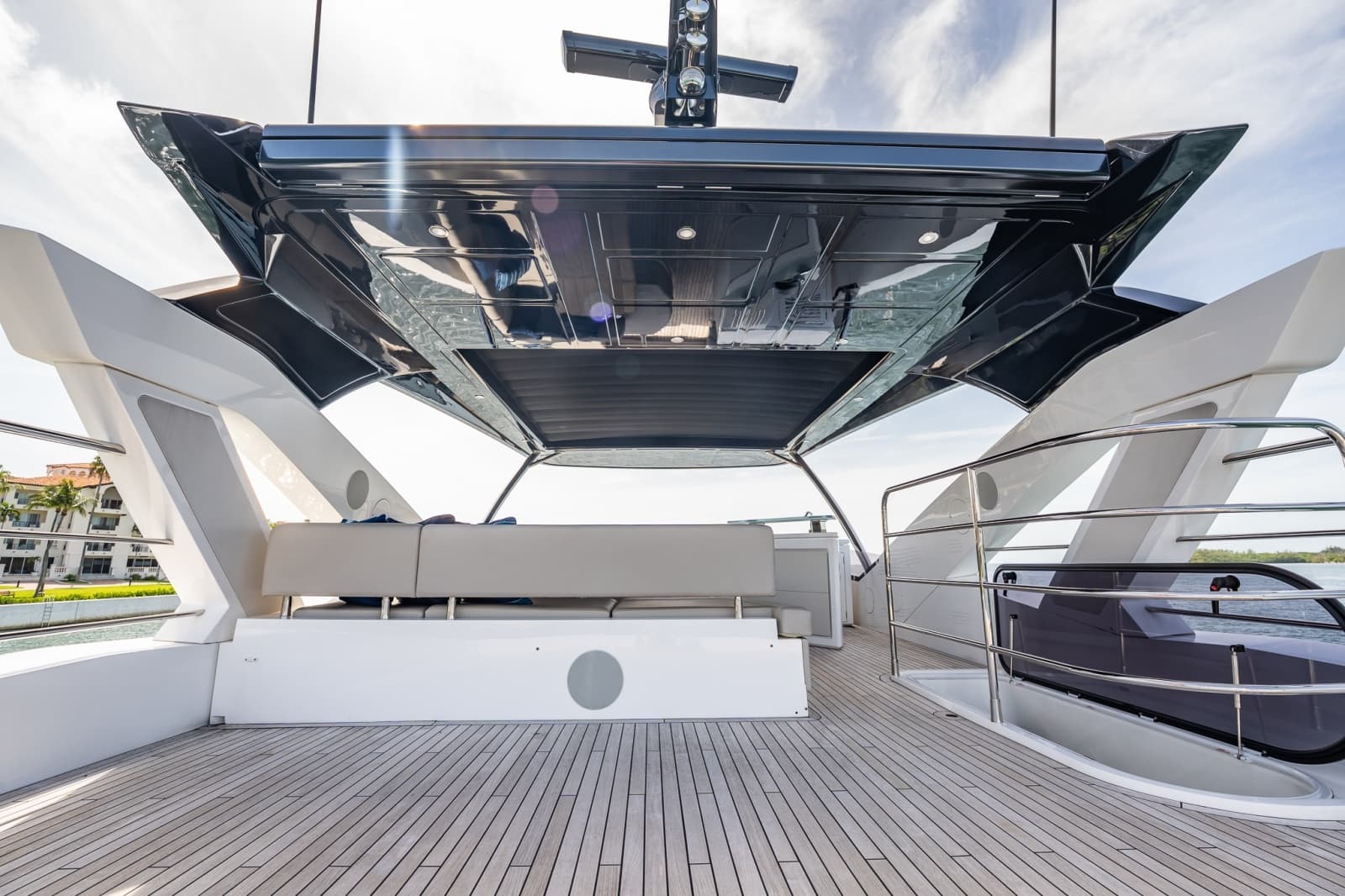 2025 Sunseeker 76 Yacht