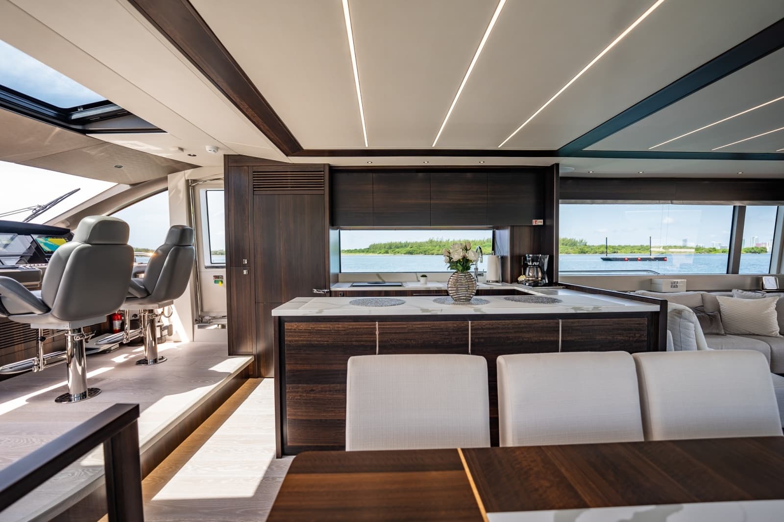 2025 Sunseeker 76 Yacht