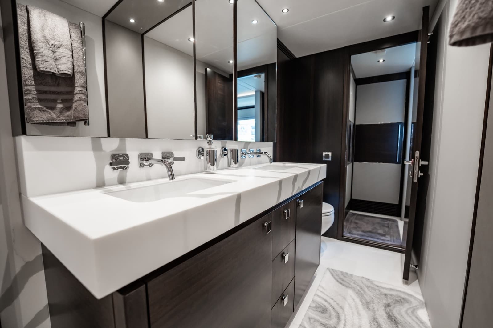 2025 Sunseeker 76 Yacht