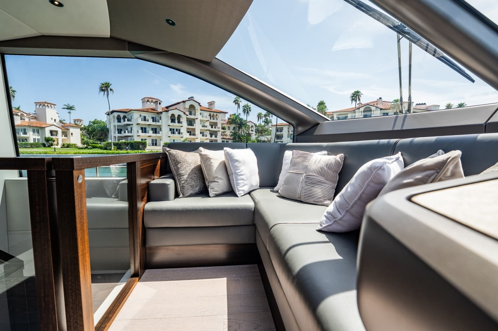 2025 Sunseeker 76 Yacht
