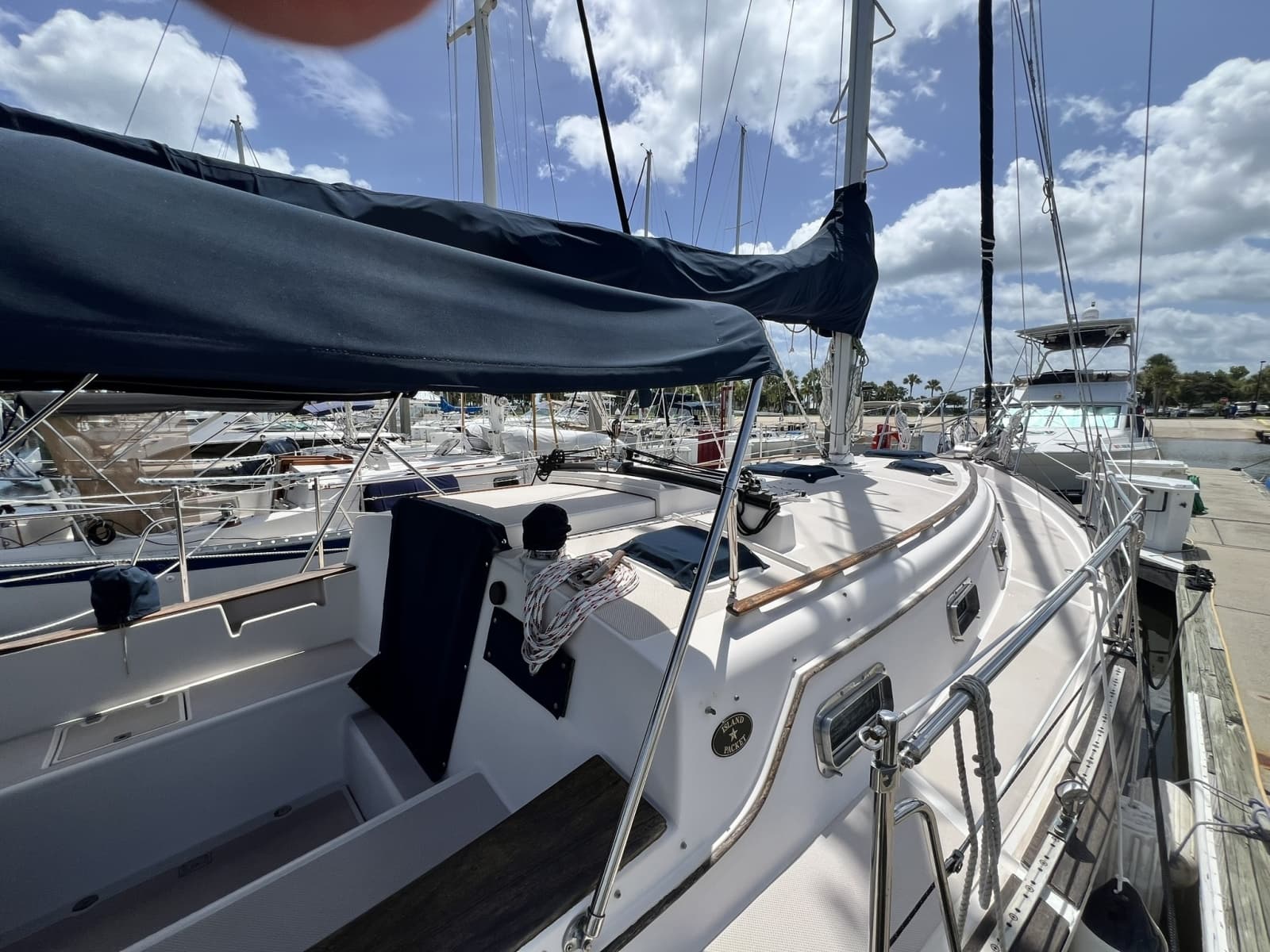 1987 Island Packet 31