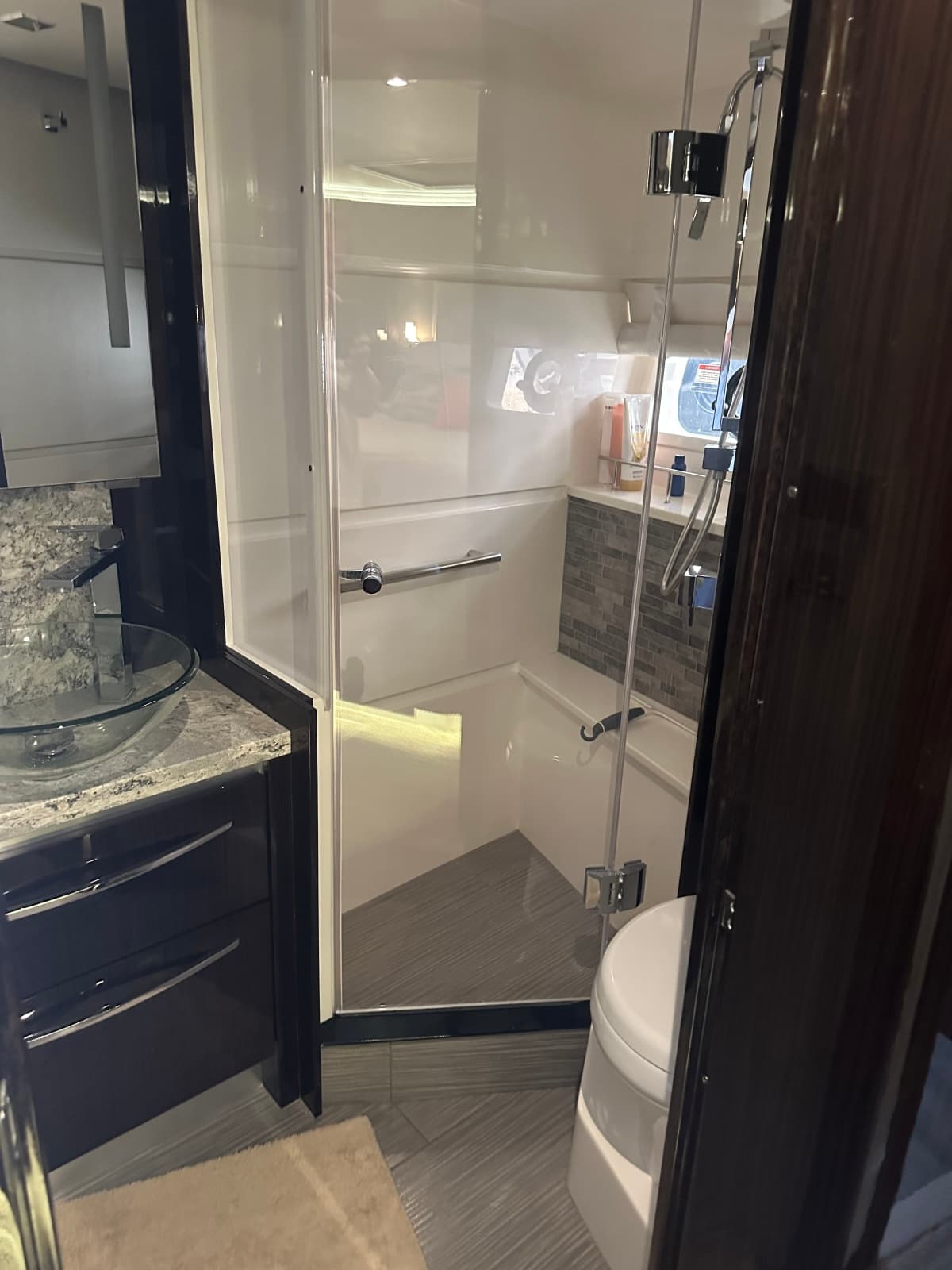 2018 Sea Ray L650 Fly