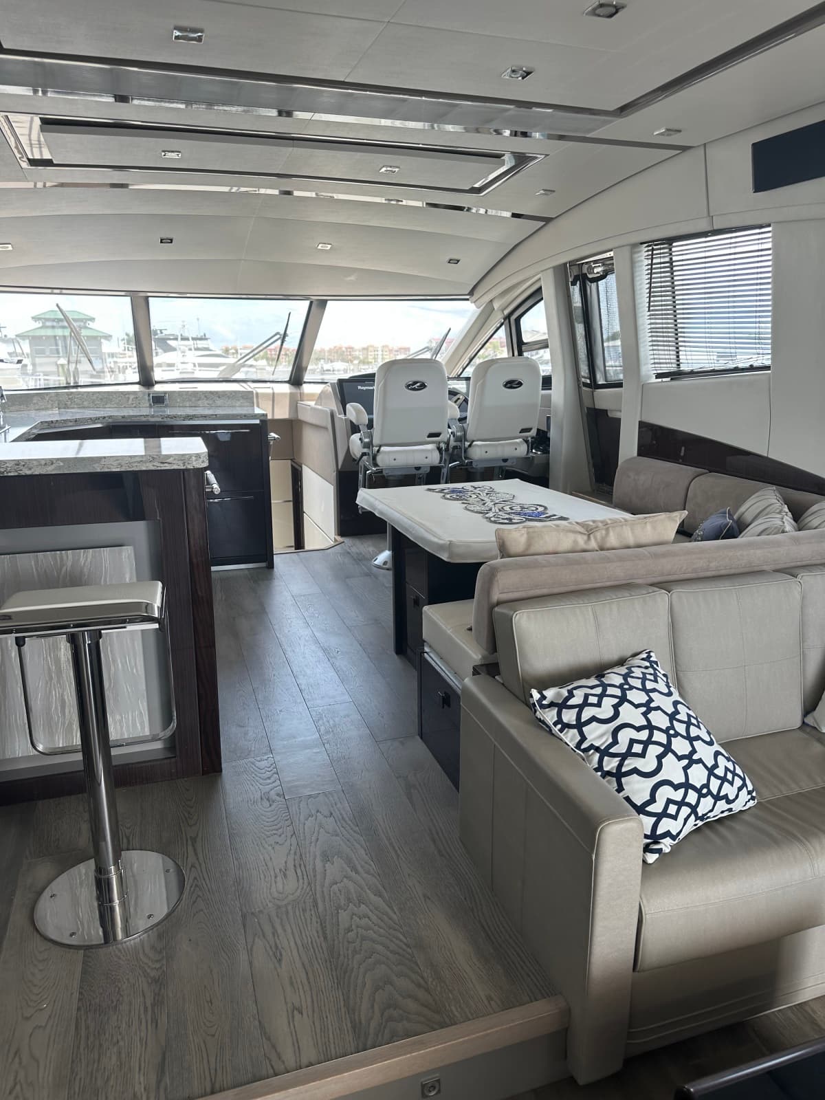 2018 Sea Ray L650 Fly