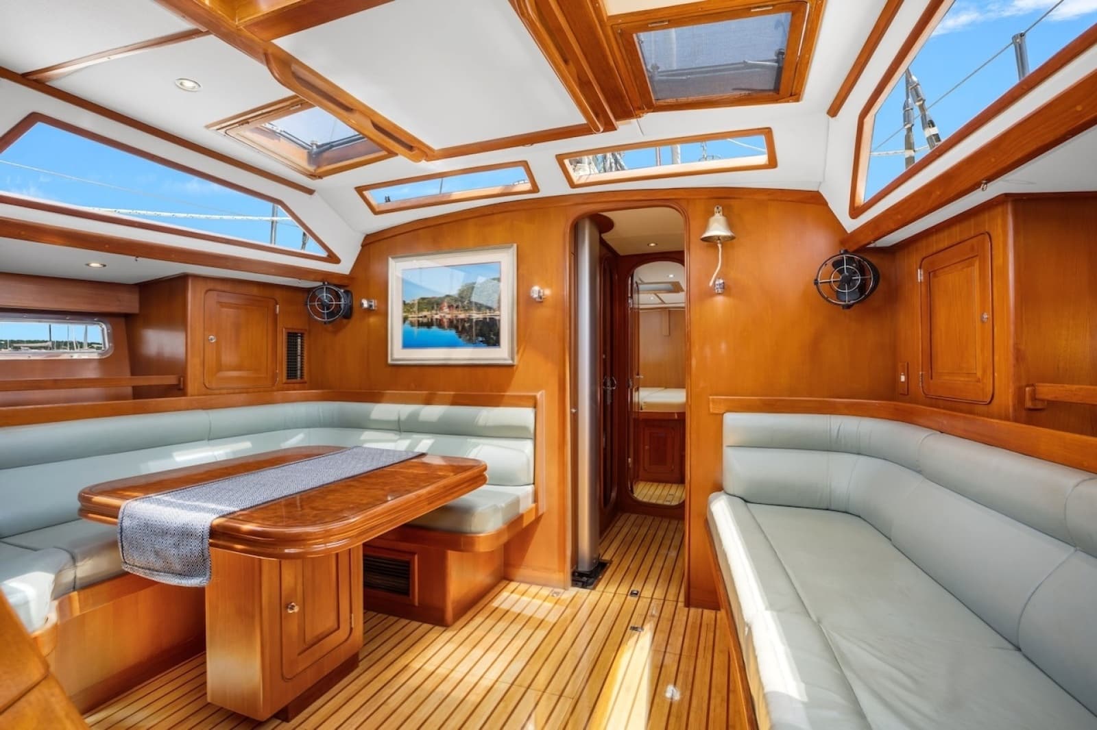 2005 Hylas 54