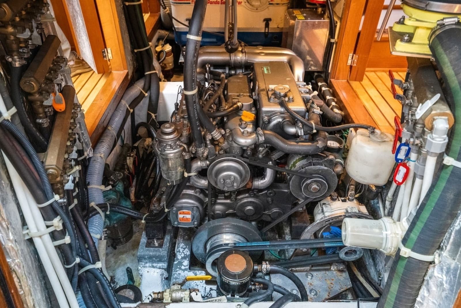 2005 Hylas 54
