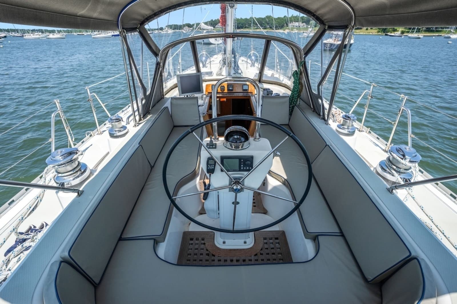 2005 Hylas 54