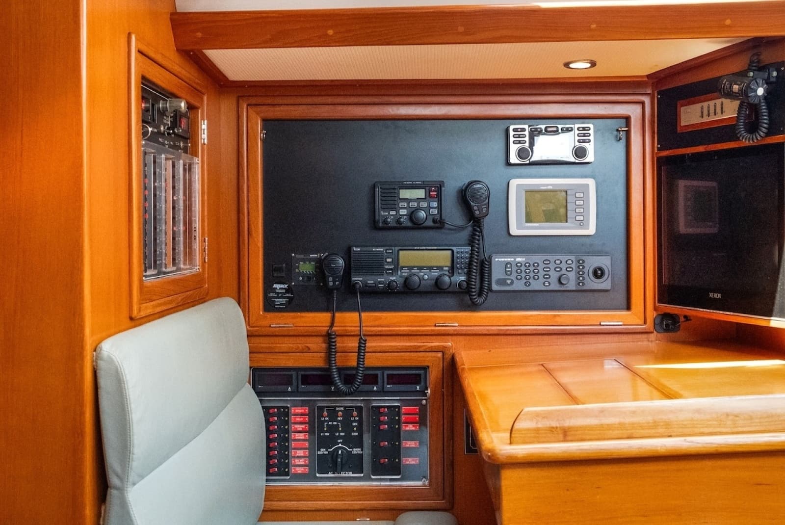 2005 Hylas 54