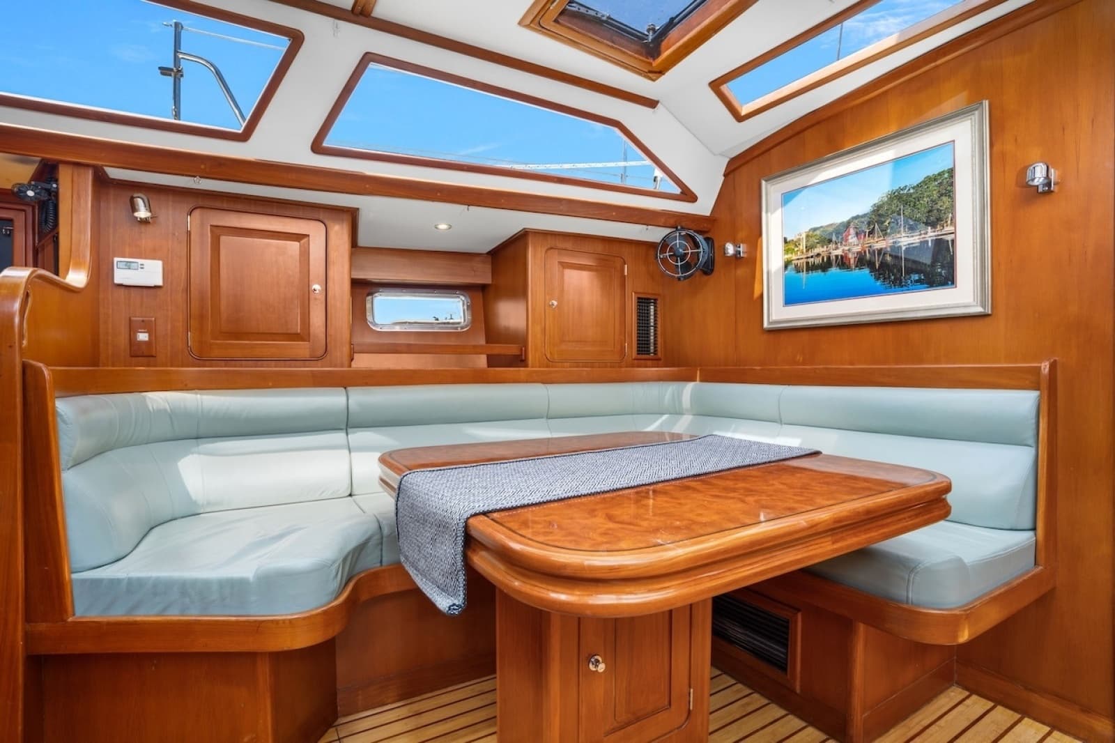 2005 Hylas 54