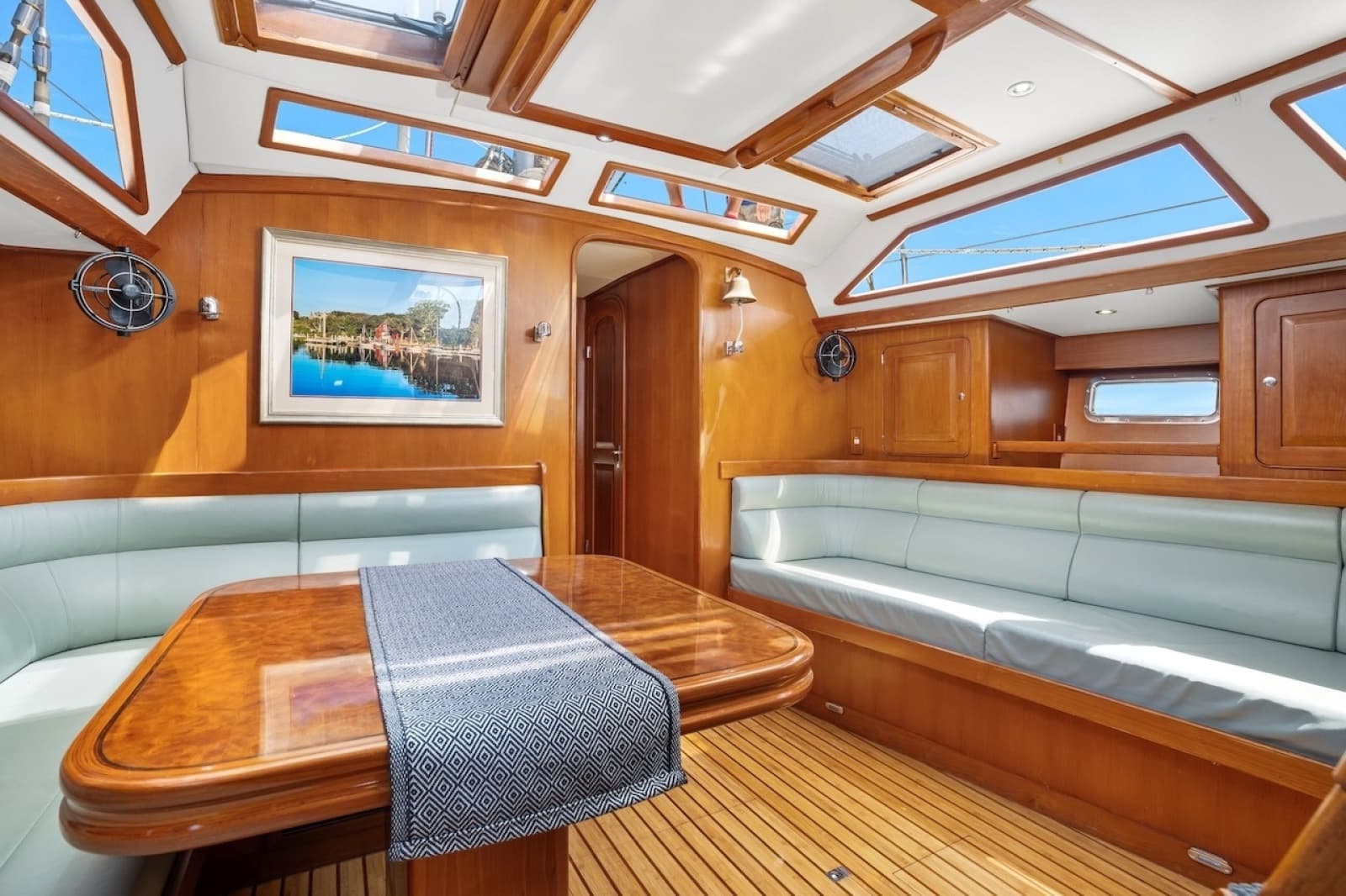 2005 Hylas 54