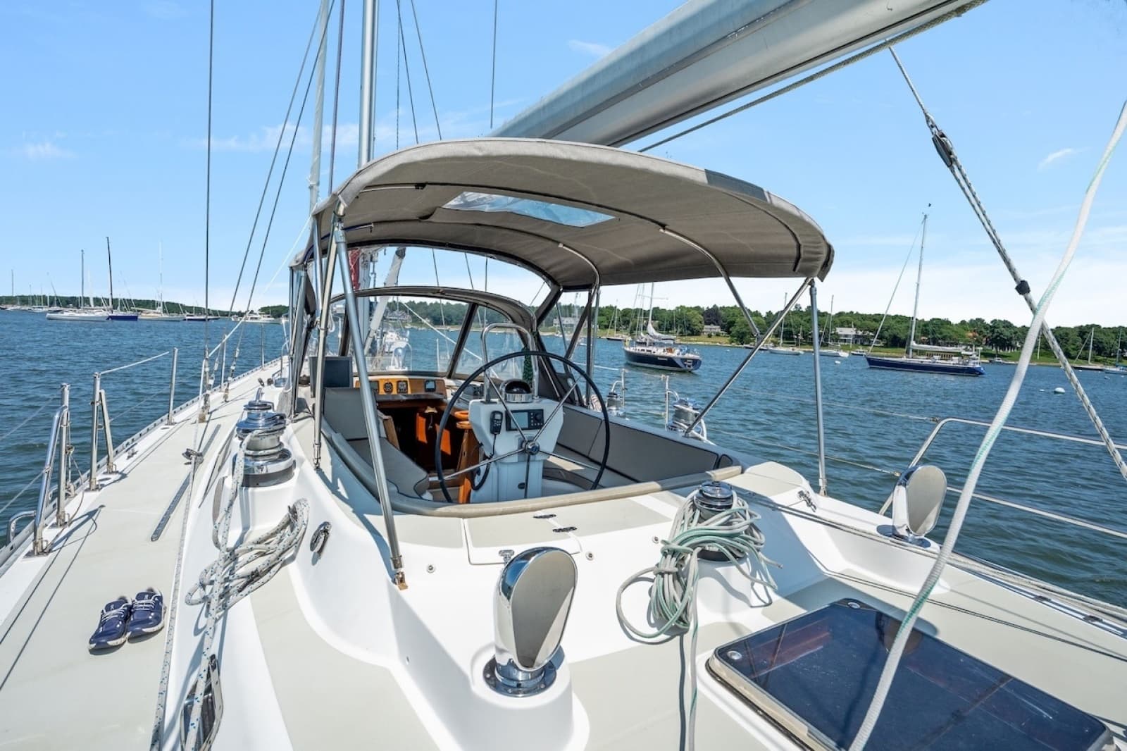 2005 Hylas 54