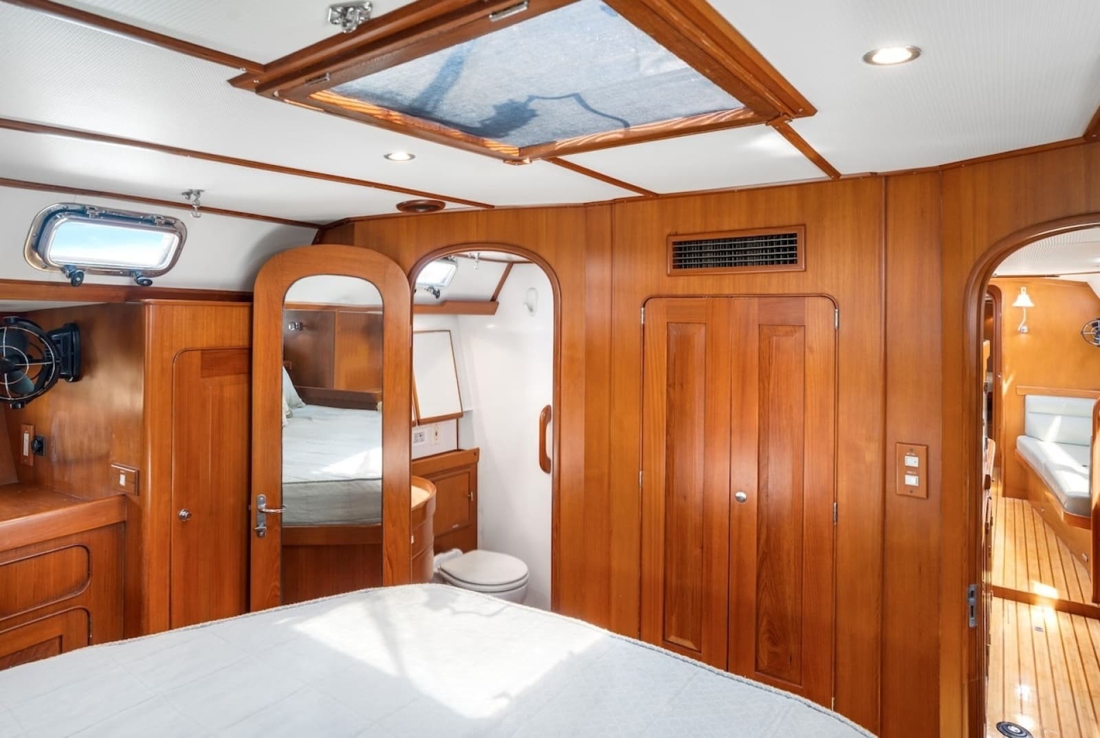 2005 Hylas 54