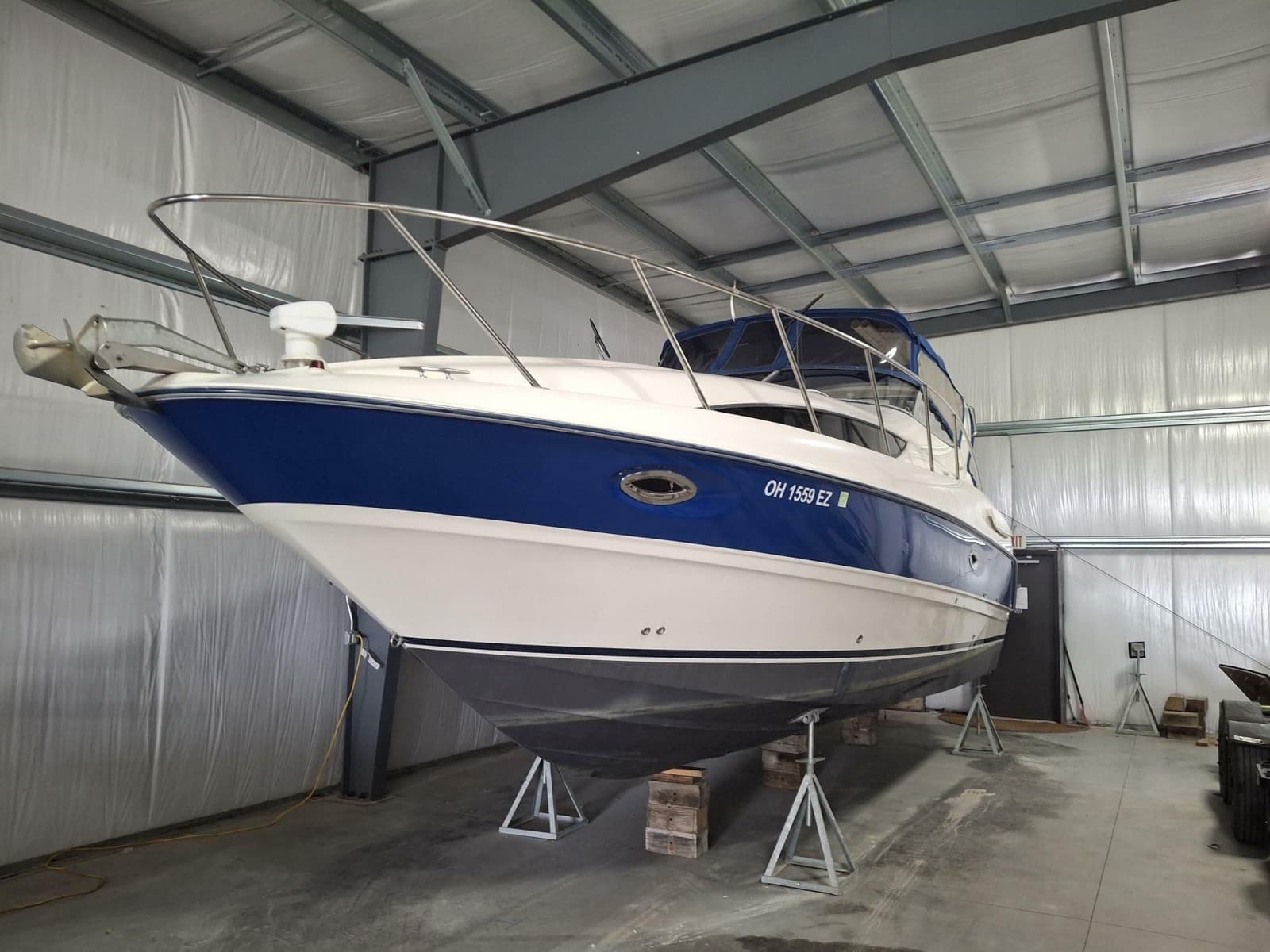 2006 Bayliner 305