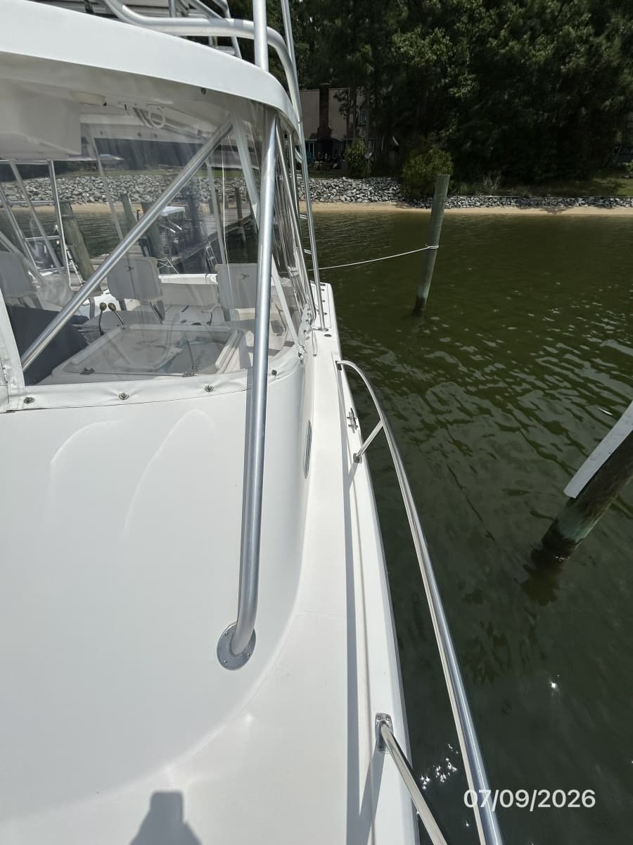 30' Pursuit port side deck1