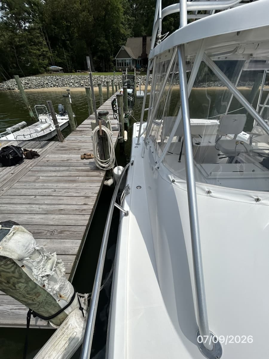 30' Pursuit starboard side deck1
