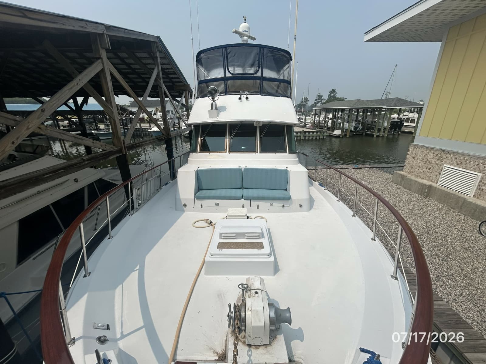 48' Hatteras foredeck aft