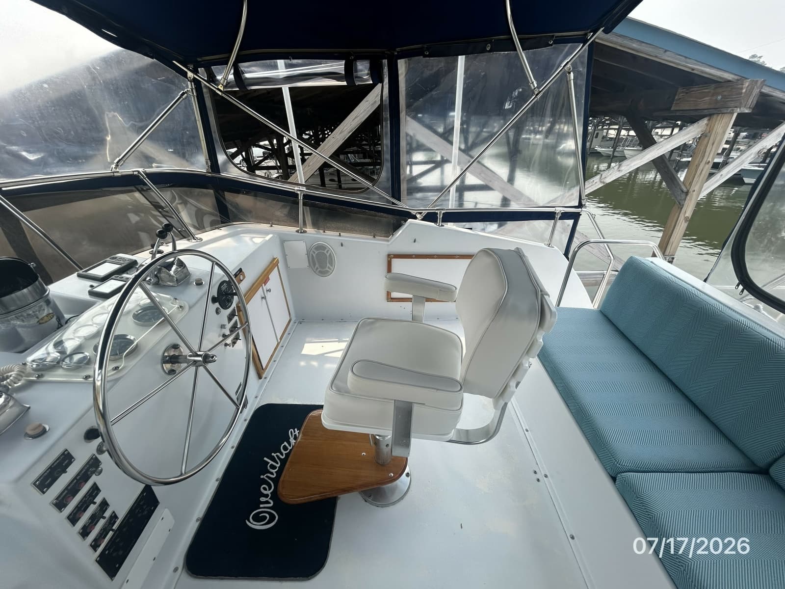 48' Hatteras flybridge starboard