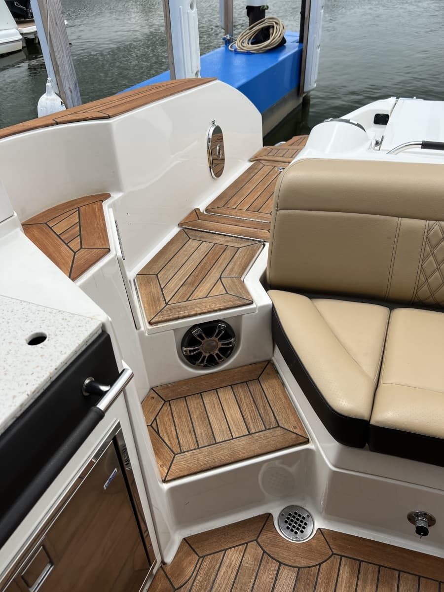 2020 Sea Ray 350 SLX