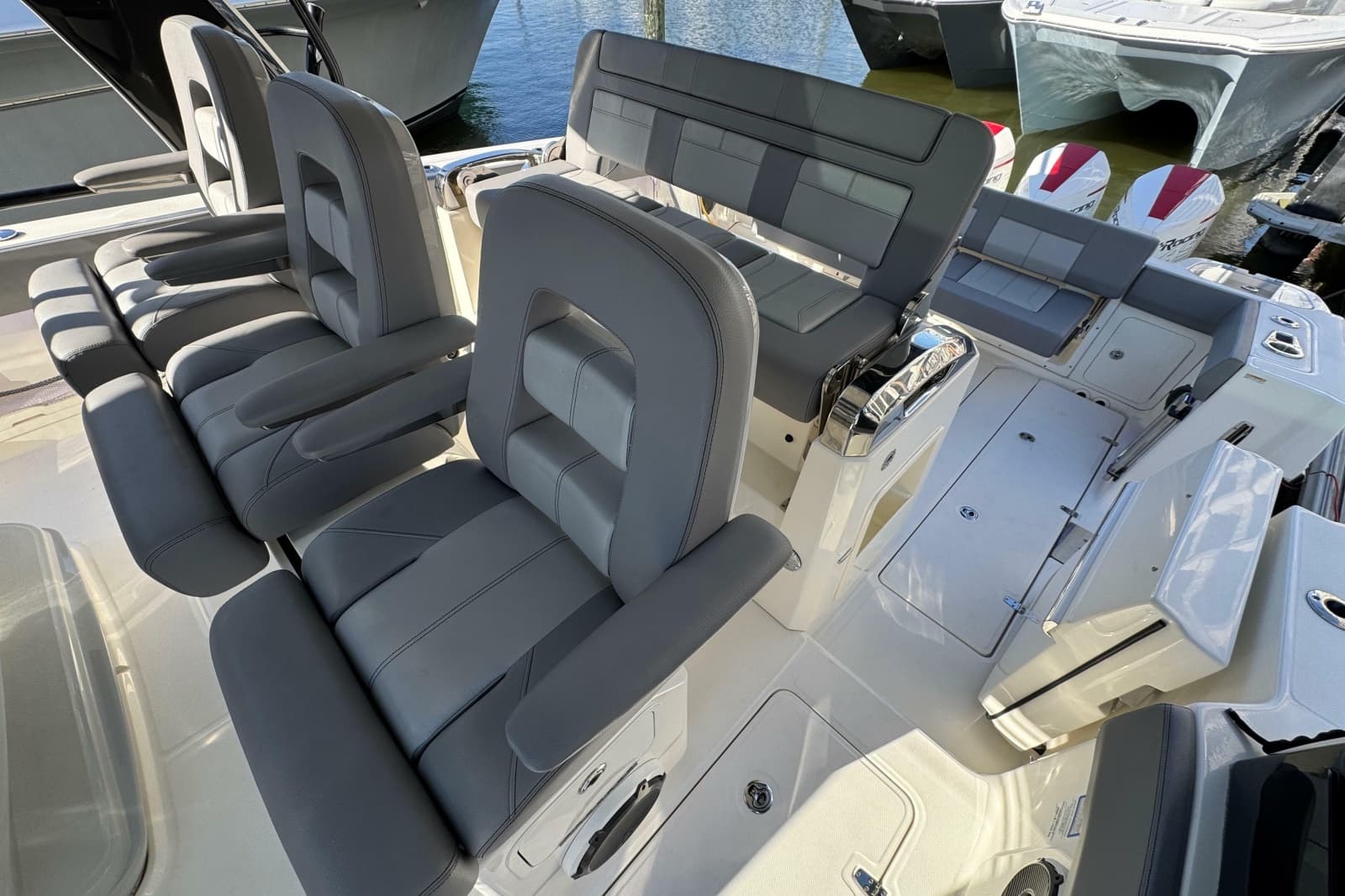 2021 Boston Whaler 420 Outrage