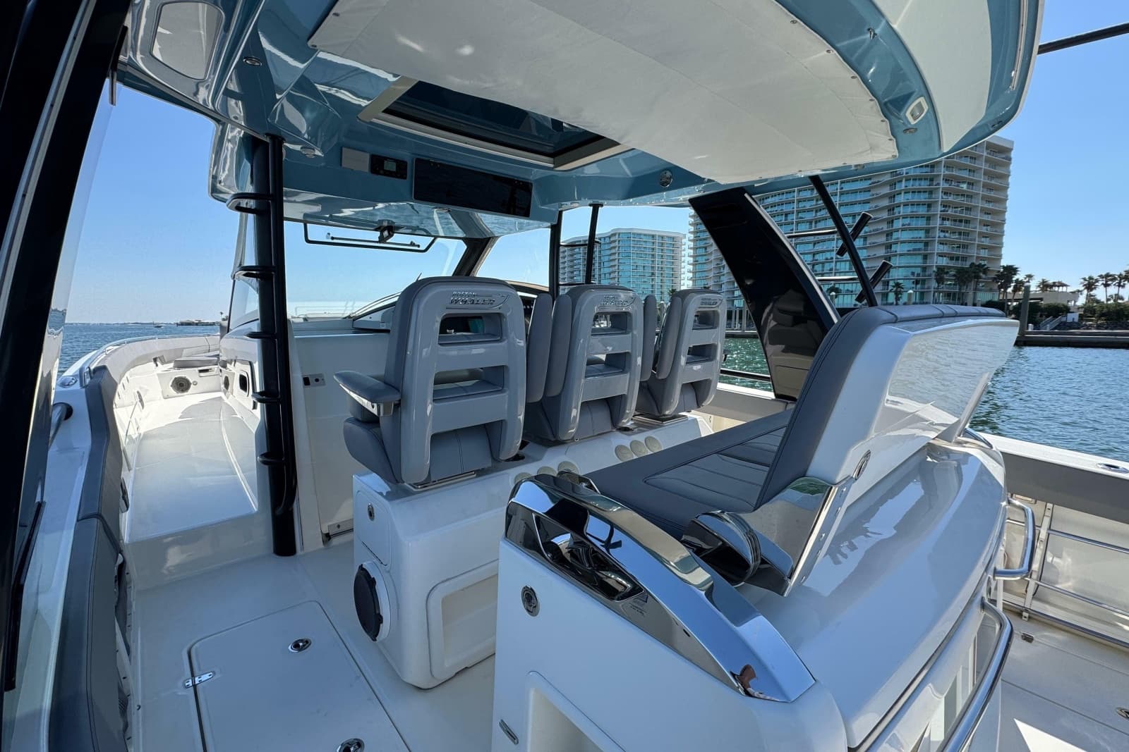 2021 Boston Whaler 420 Outrage