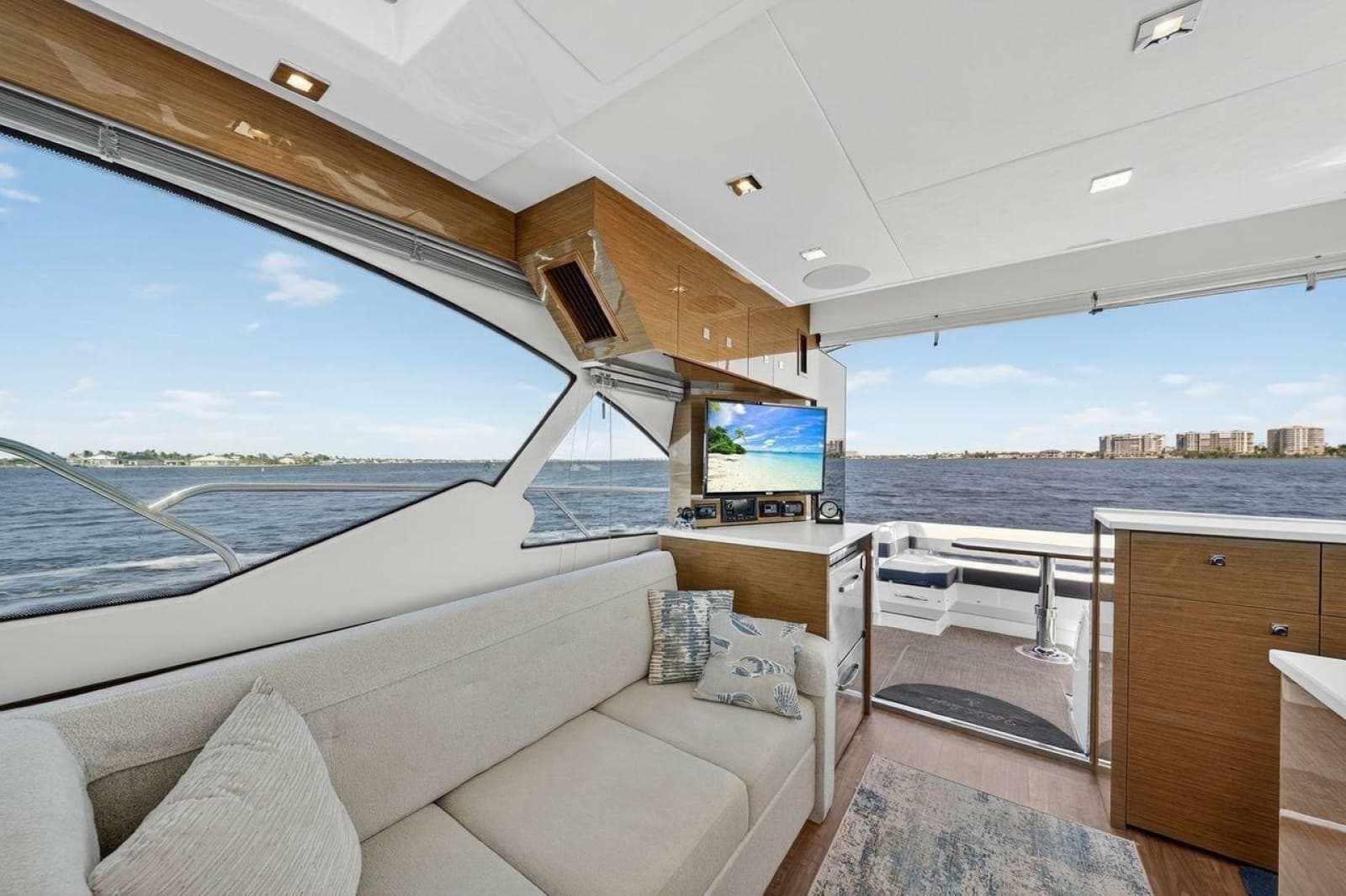 2020 Cruisers Yachts 50 Cantius