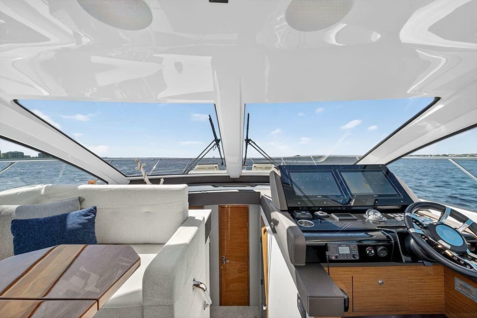 2020 Cruisers Yachts 50 Cantius