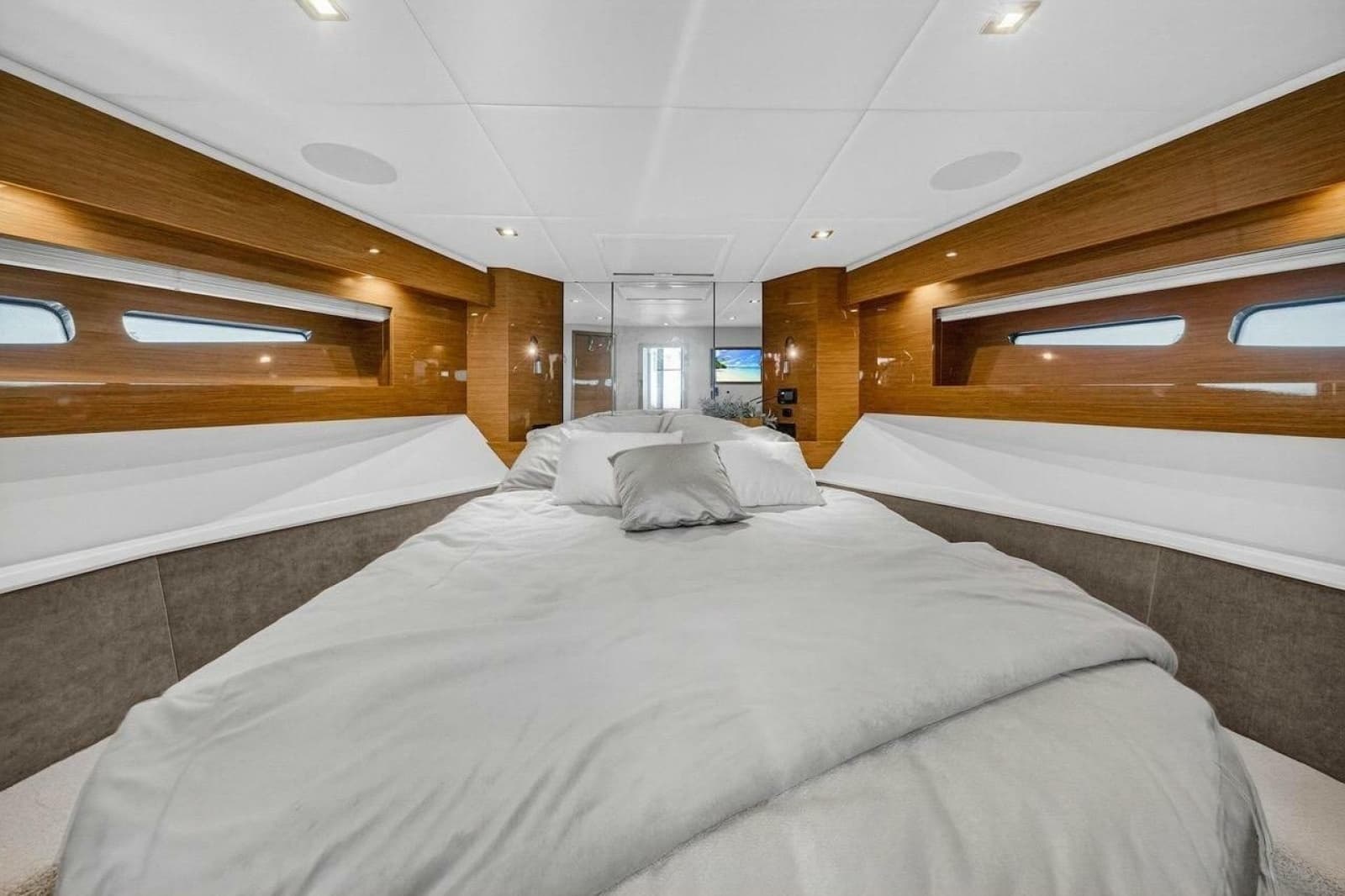 2020 Cruisers Yachts 50 Cantius