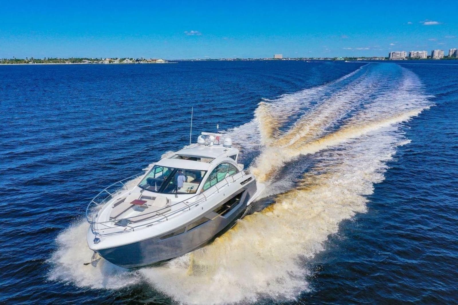 2020 Cruisers Yachts 50 Cantius