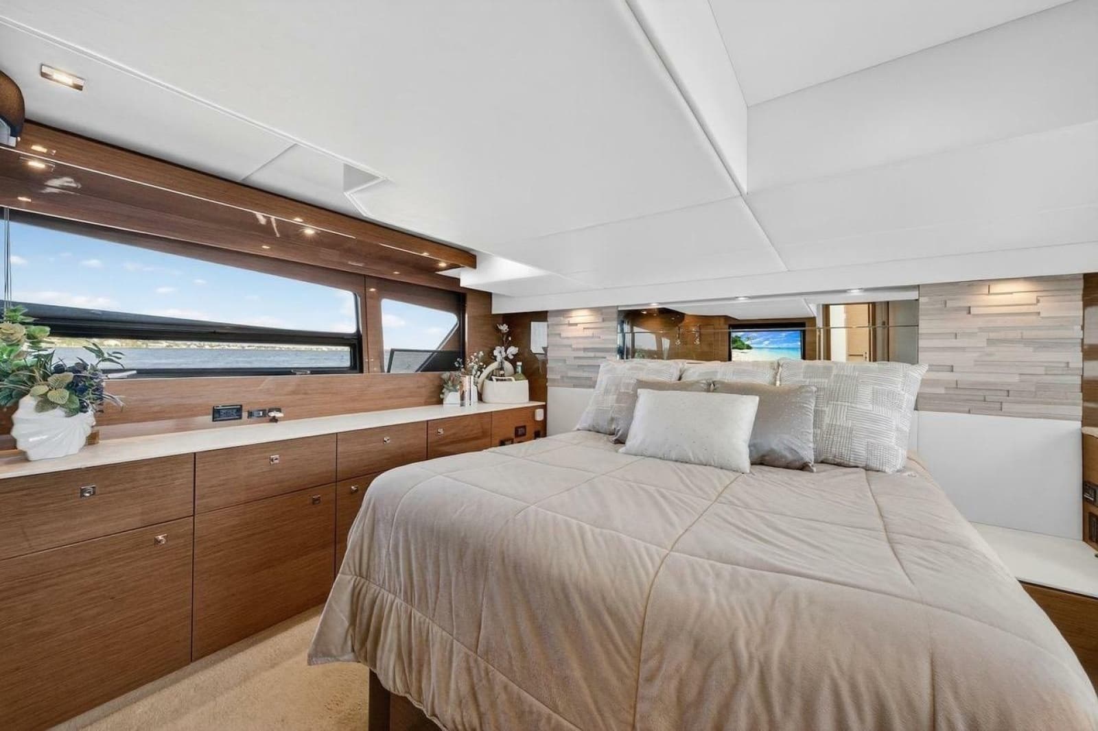 2020 Cruisers Yachts 50 Cantius