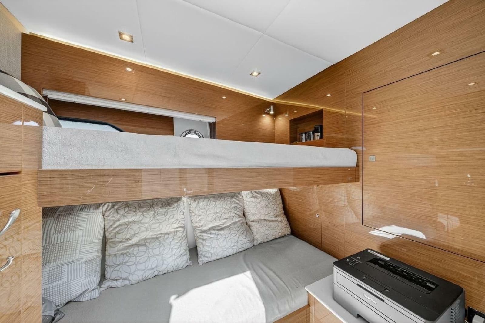 2020 Cruisers Yachts 50 Cantius