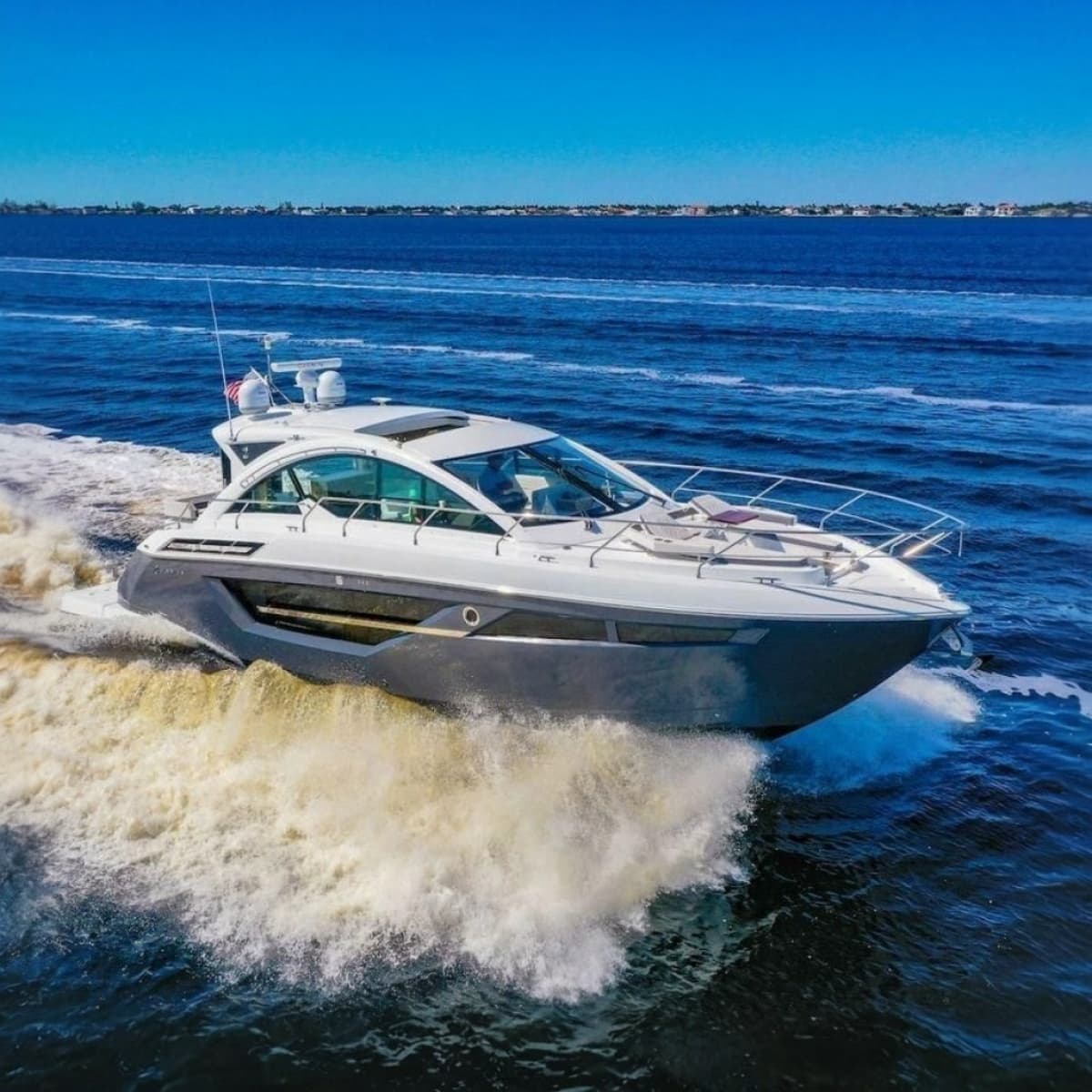 2020 Cruisers Yachts 50 Cantius