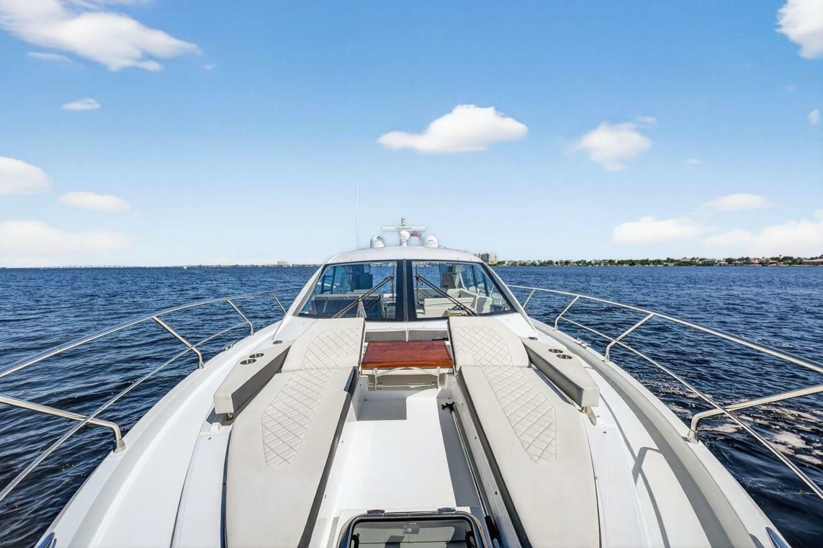 2020 Cruisers Yachts 50 Cantius