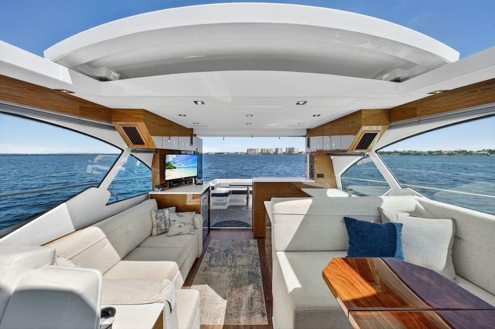 2020 Cruisers Yachts 50 Cantius