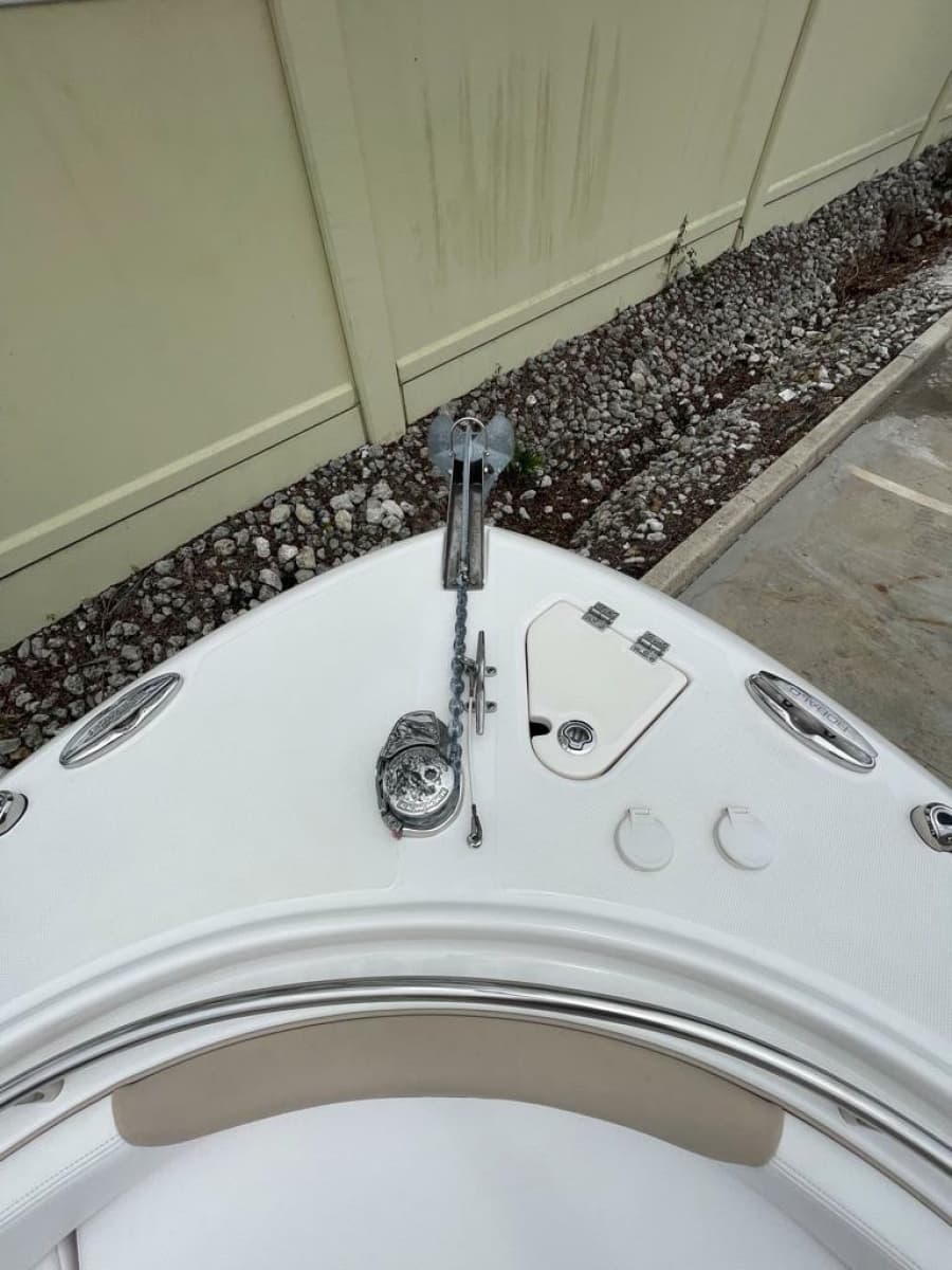 2019 Robalo R242 Center Console