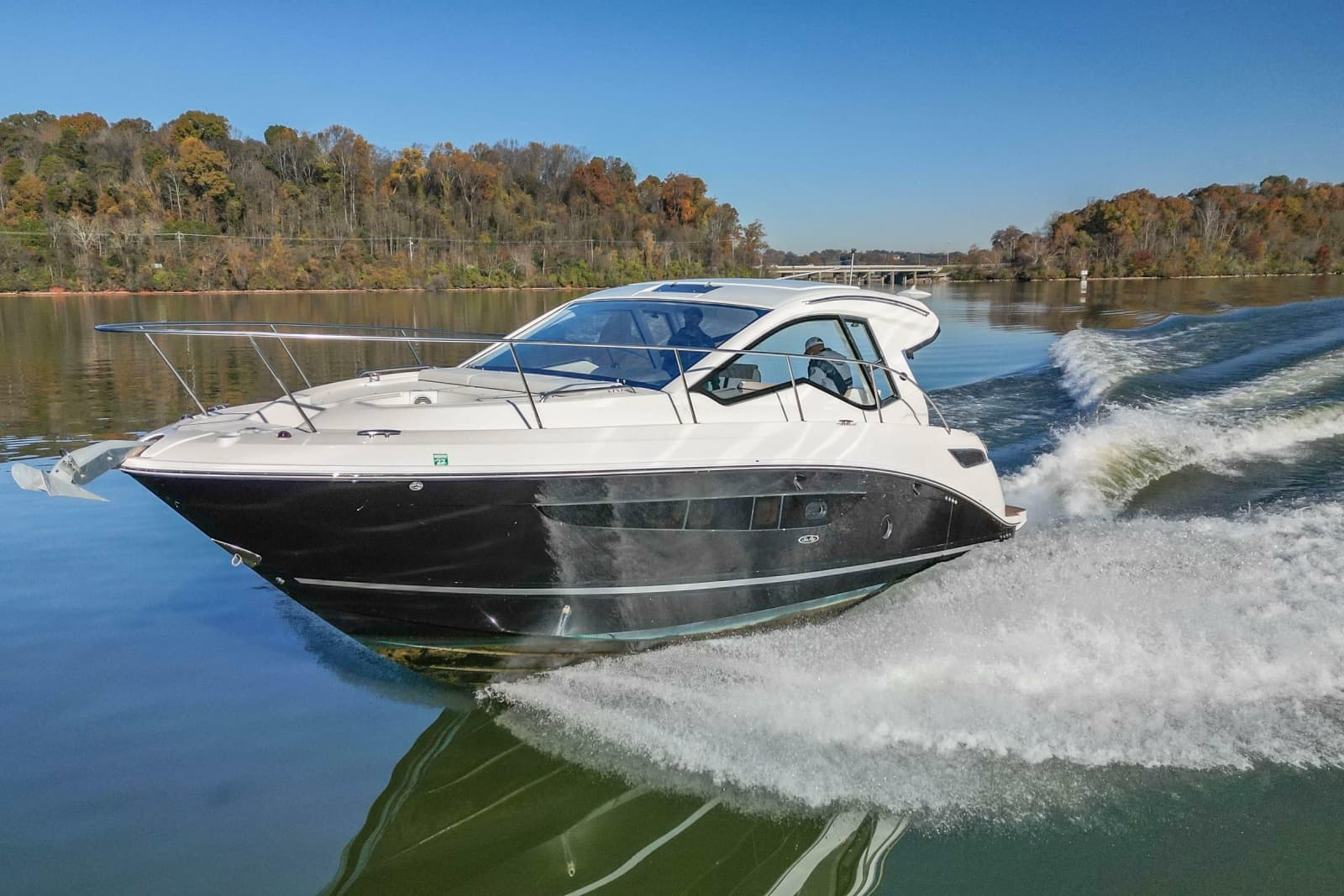 2018 Sea Ray Sundancer 350 Coupe