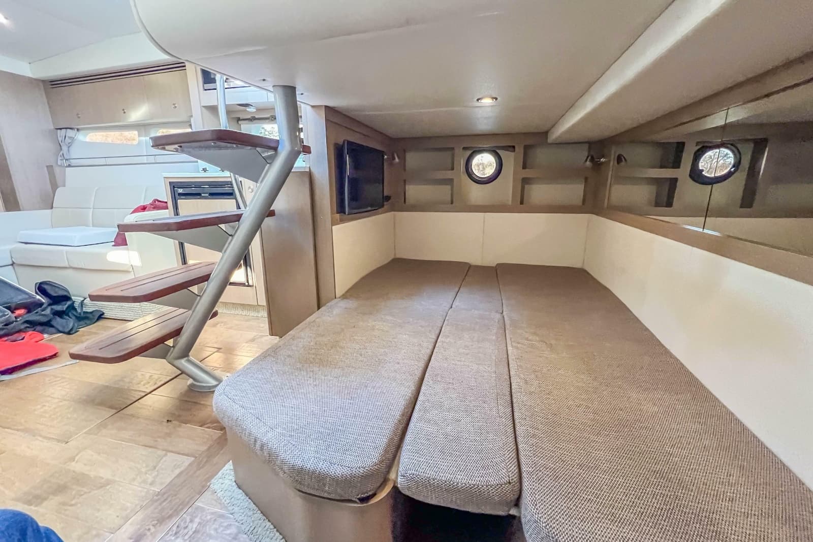 2018 Sea Ray Sundancer 350 Coupe