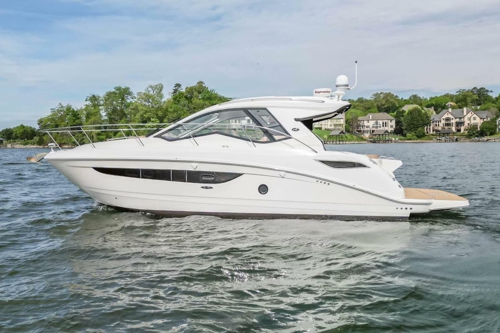2017 Sea Ray Sundancer 350 Coupe