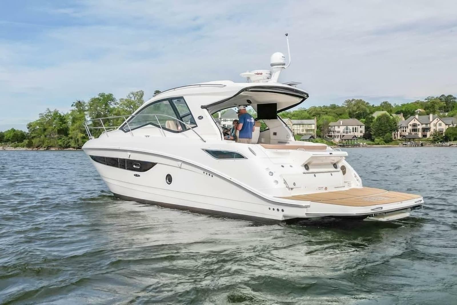 2017 Sea Ray Sundancer 350 Coupe