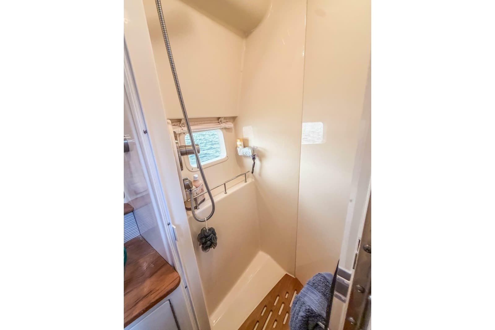 2017 Sea Ray Sundancer 350 Coupe