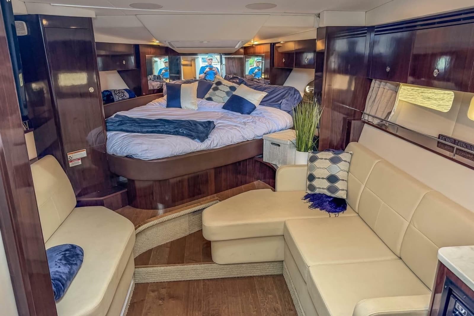 2017 Sea Ray Sundancer 350 Coupe
