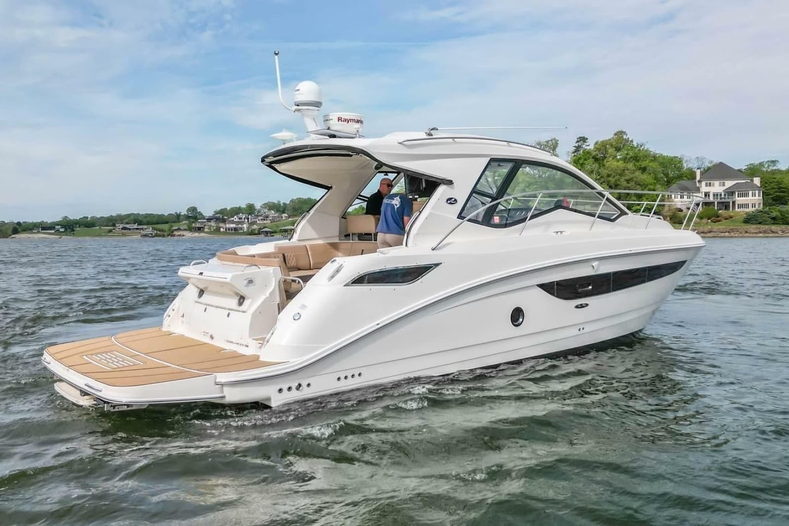 2017 Sea Ray Sundancer 350 Coupe