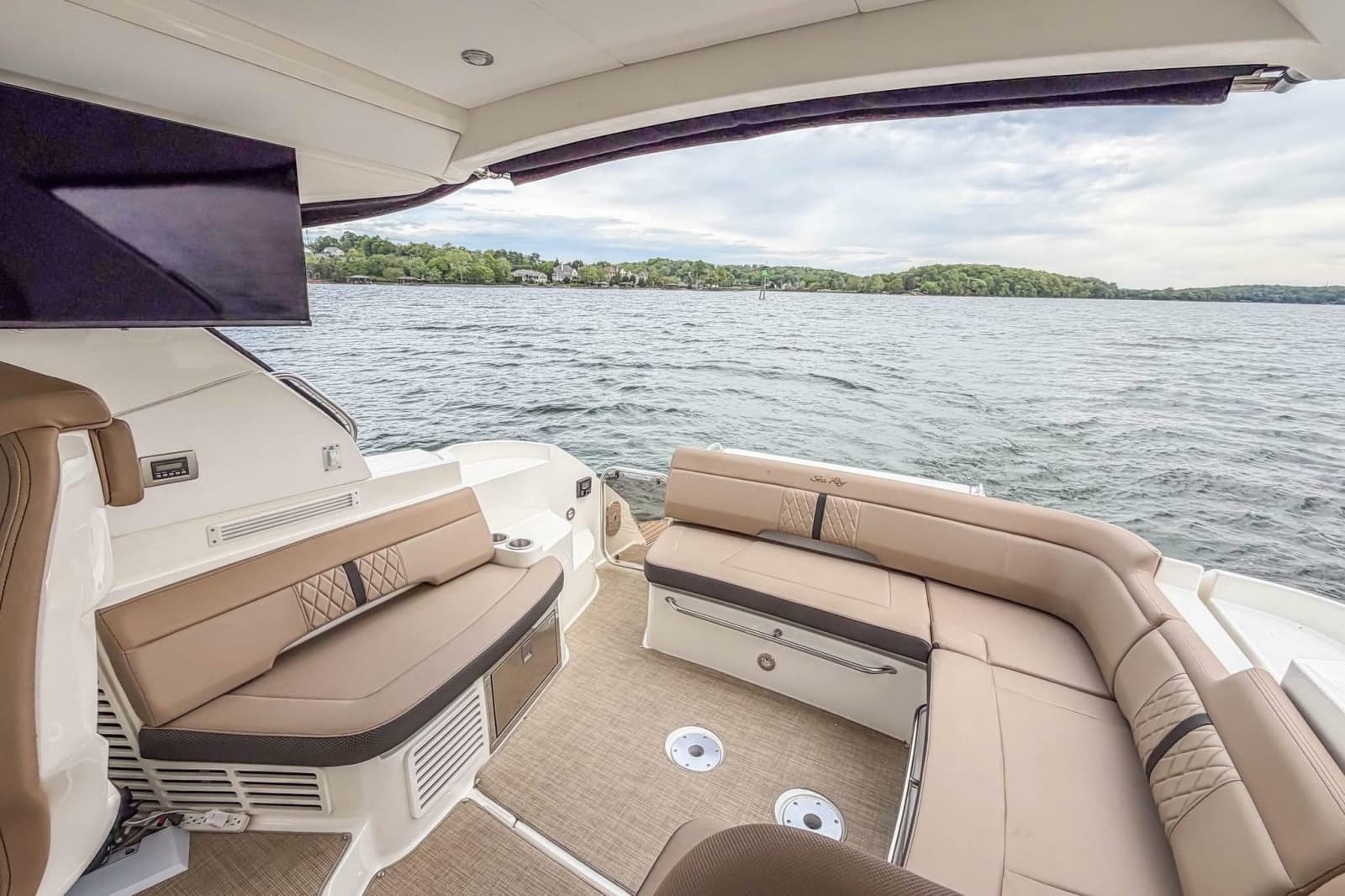 2017 Sea Ray Sundancer 350 Coupe