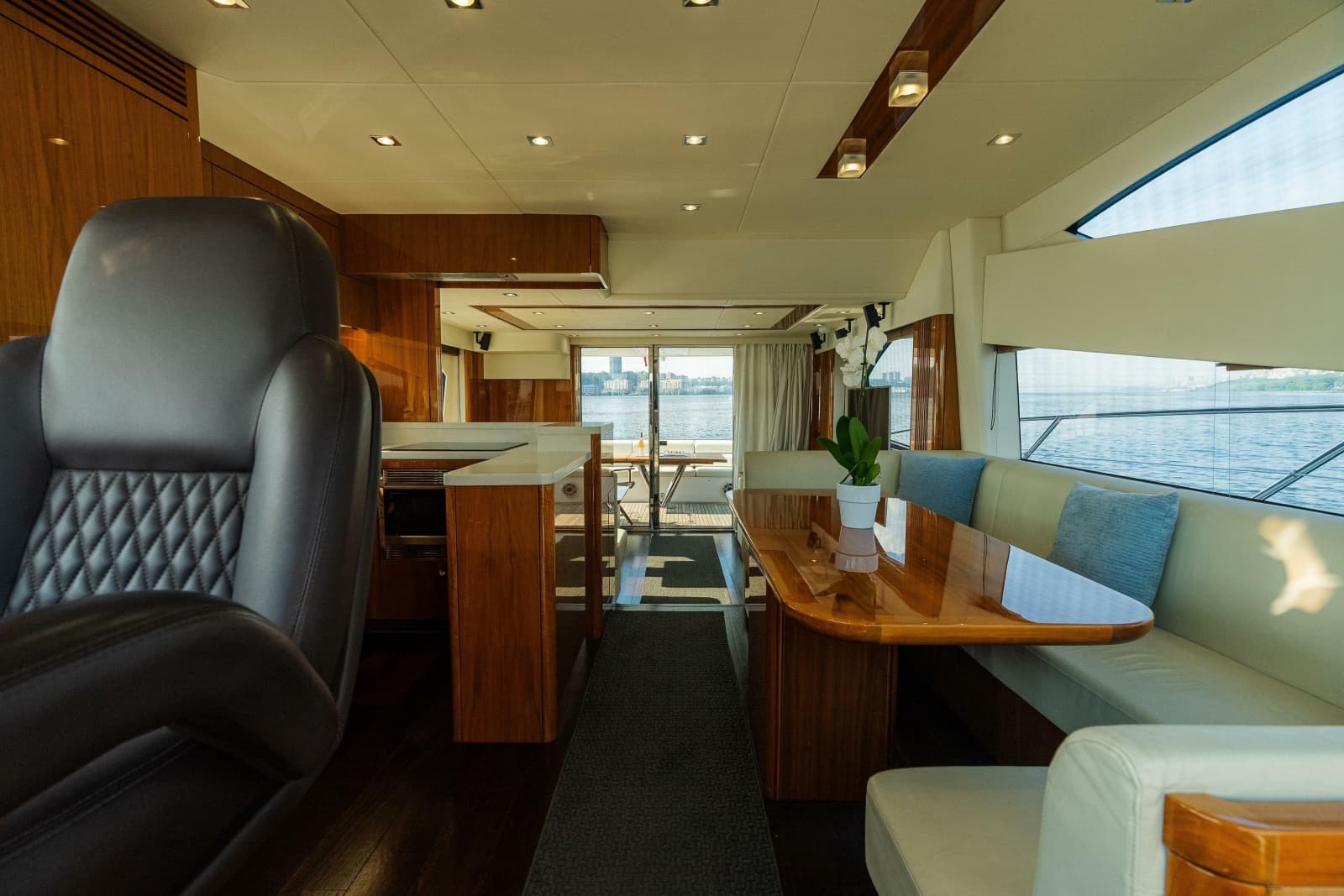 2016 Sunseeker Manhattan 65