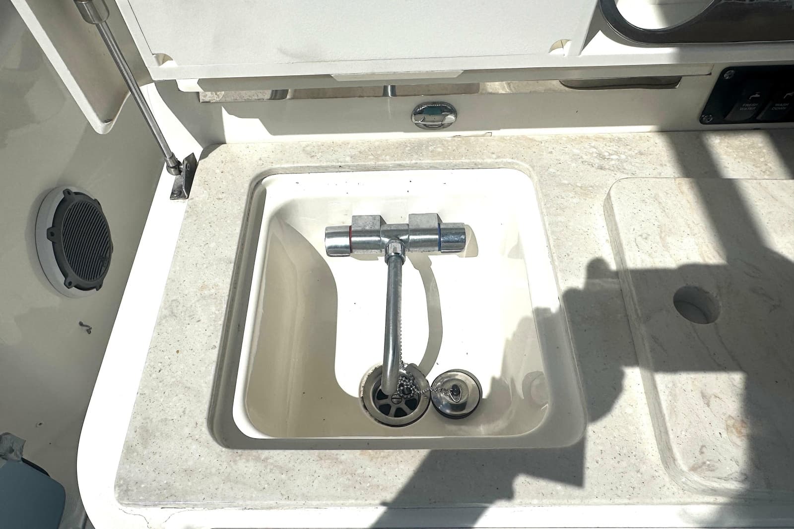 2014 Boston Whaler 350 Outrage