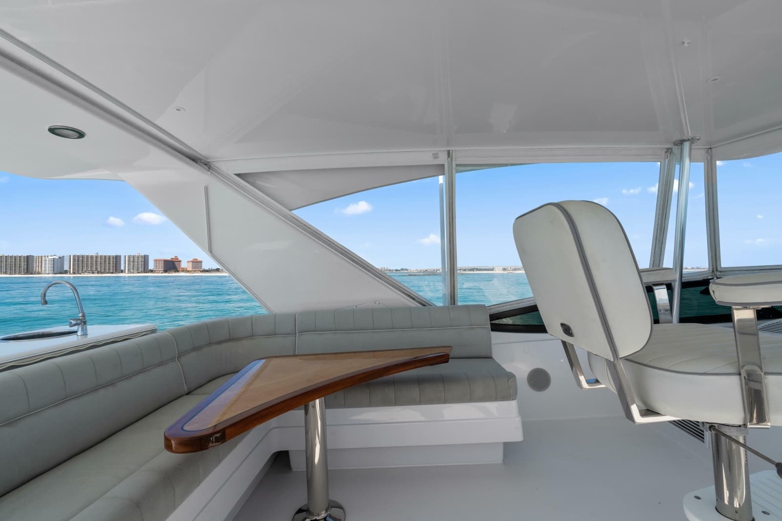 2013 Hatteras 60 Motor Yacht