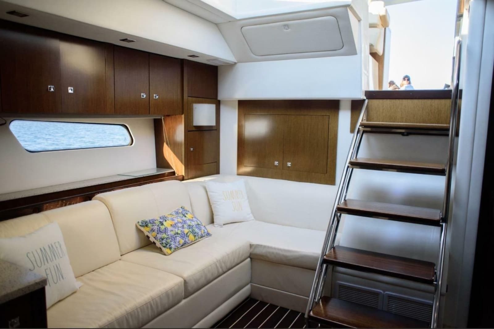 2012 Cruisers Yachts 48 Cantius