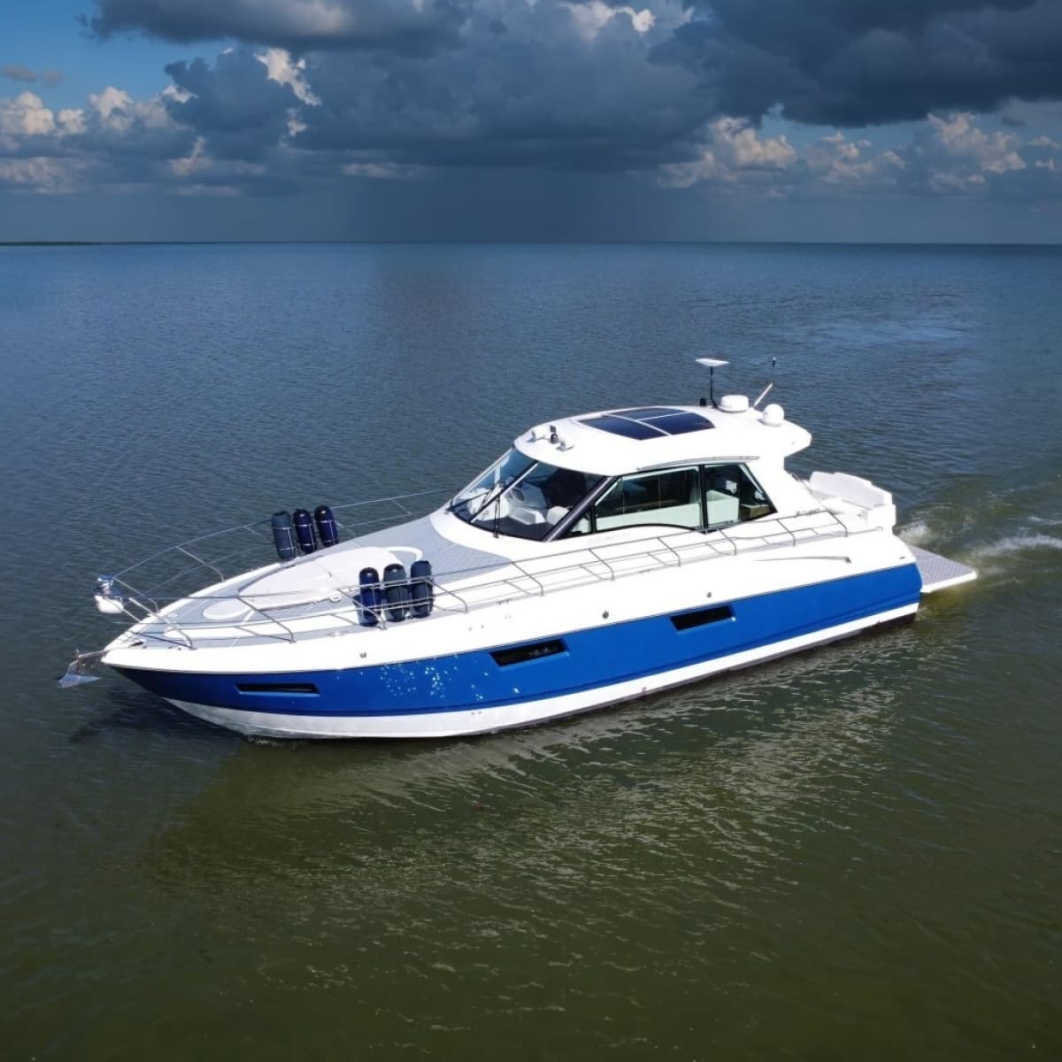 2012 Cruisers Yachts 48 Cantius